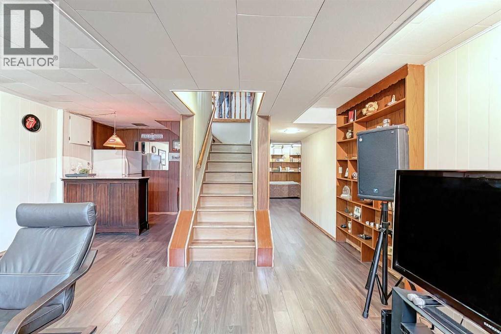 Single Family House Bungalow for Sale in  Vallance Crescent NW Varsity Calgary 
