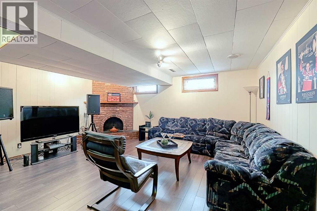 Single Family House Bungalow for Sale in  Vallance Crescent NW Varsity Calgary 