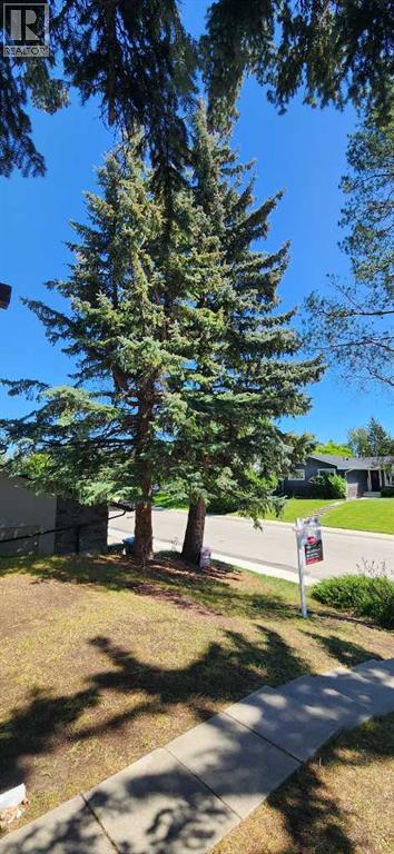 Single Family House Bungalow for Sale in  Vallance Crescent NW Varsity Calgary 