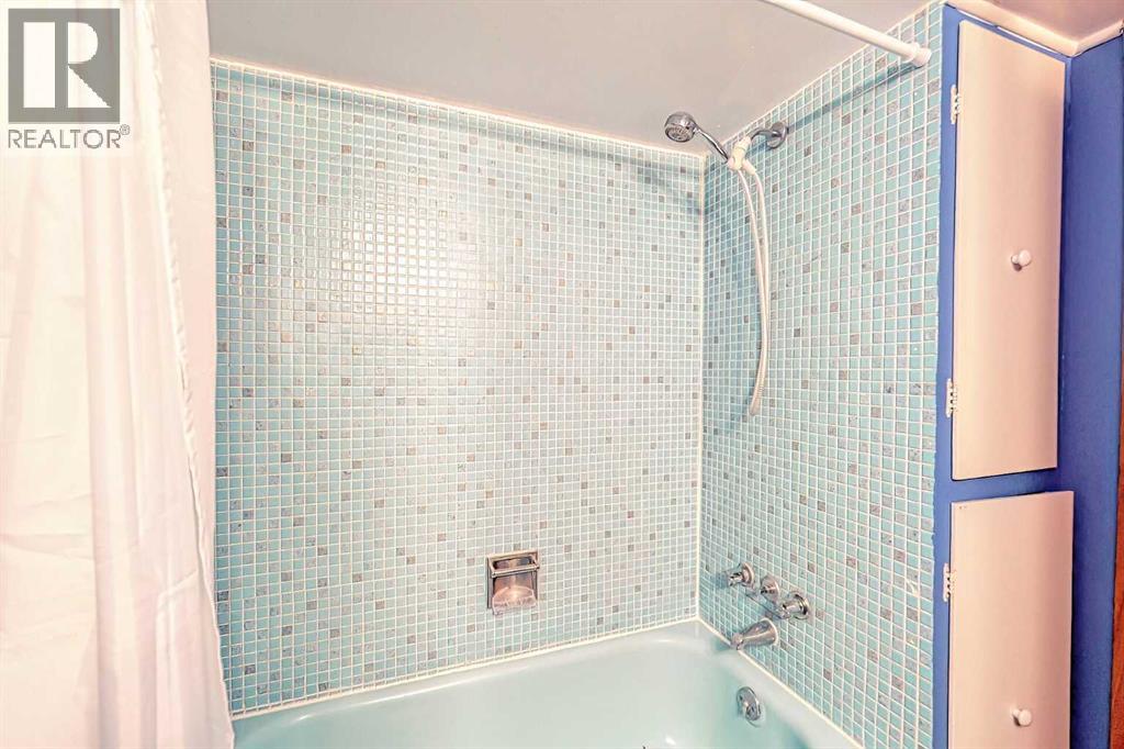 Single Family House Bungalow for Sale in  Vallance Crescent NW Varsity Calgary 