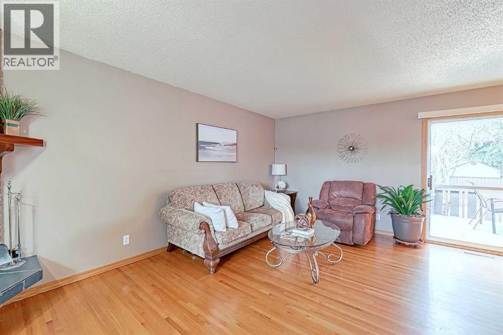 Single Family House Bungalow for Sale in  Vallance Crescent NW Varsity Calgary 