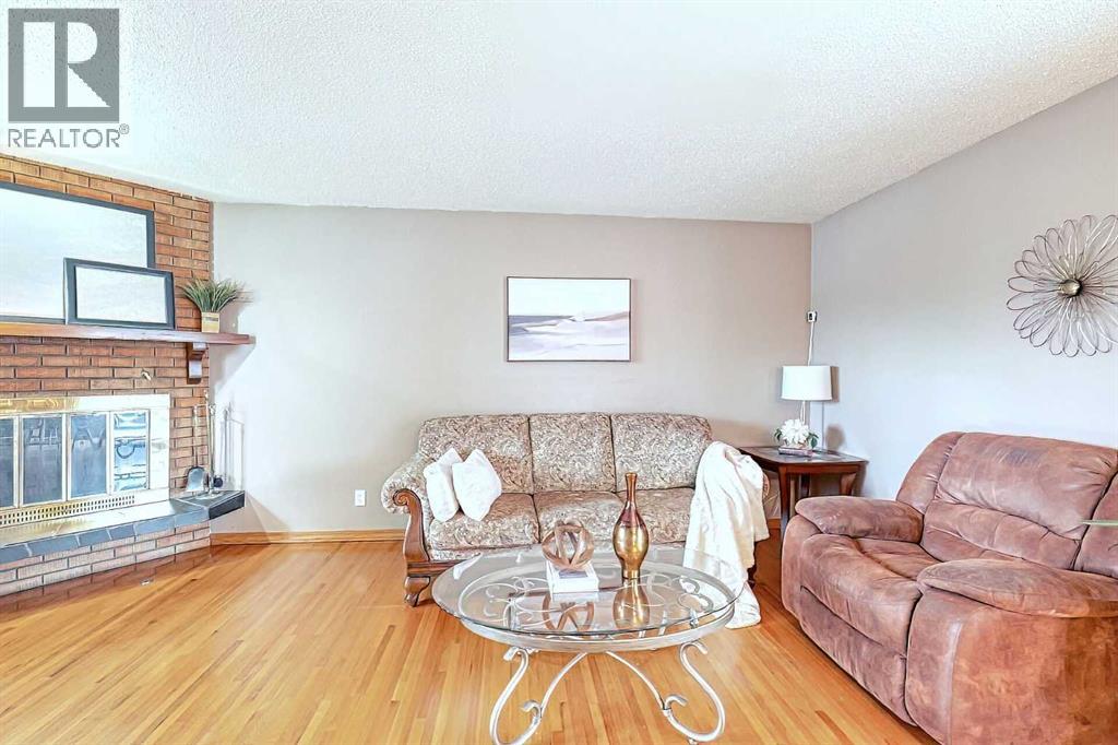 Single Family House Bungalow for Sale in  Vallance Crescent NW Varsity Calgary 