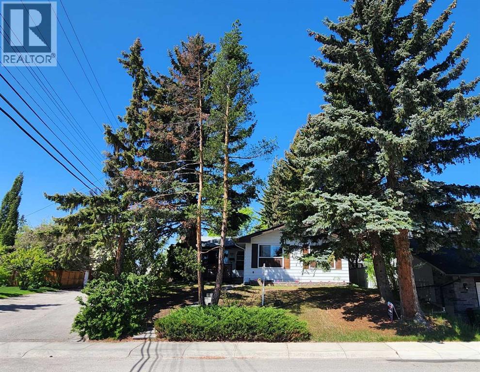 Single Family House Bungalow for Sale in  Vallance Crescent NW Varsity Calgary 