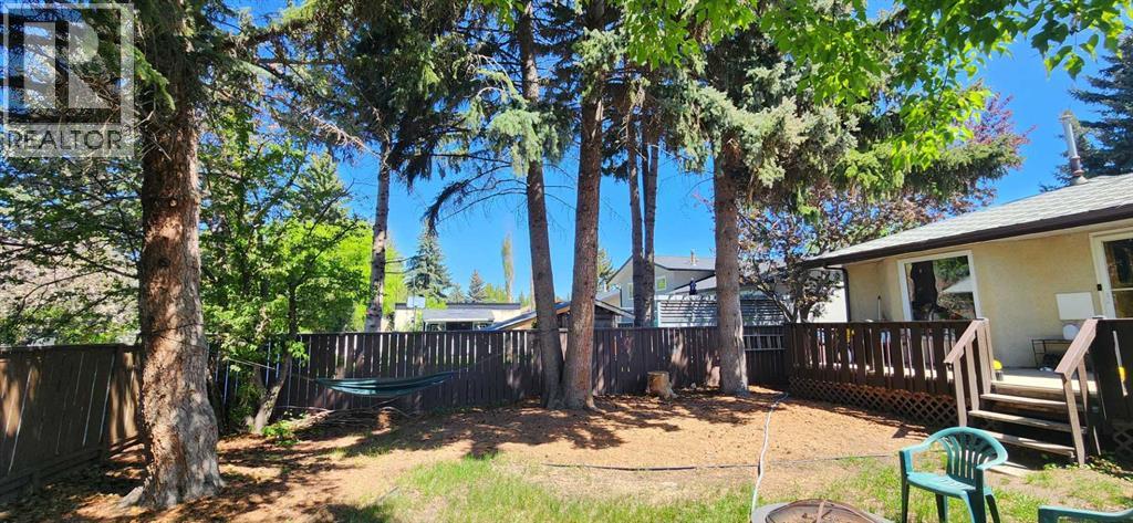 Single Family House Bungalow for Sale in  Vallance Crescent NW Varsity Calgary 