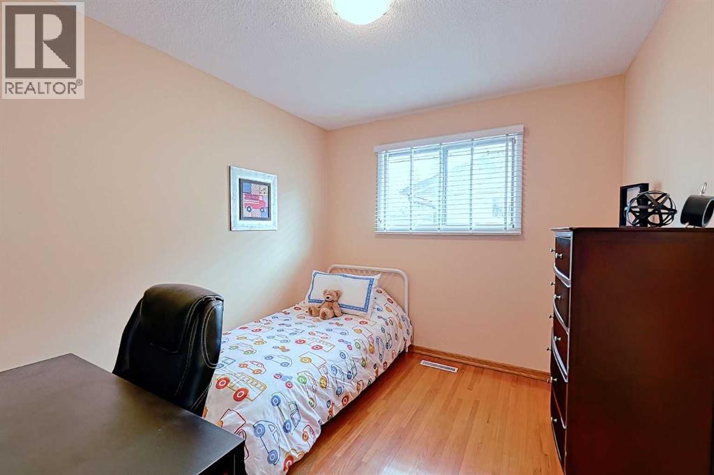 Single Family House Bungalow for Sale in  Vallance Crescent NW Varsity Calgary 
