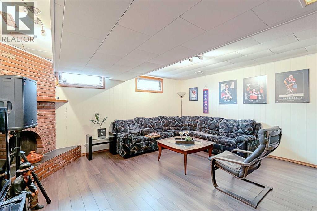 Single Family House Bungalow for Sale in  Vallance Crescent NW Varsity Calgary 