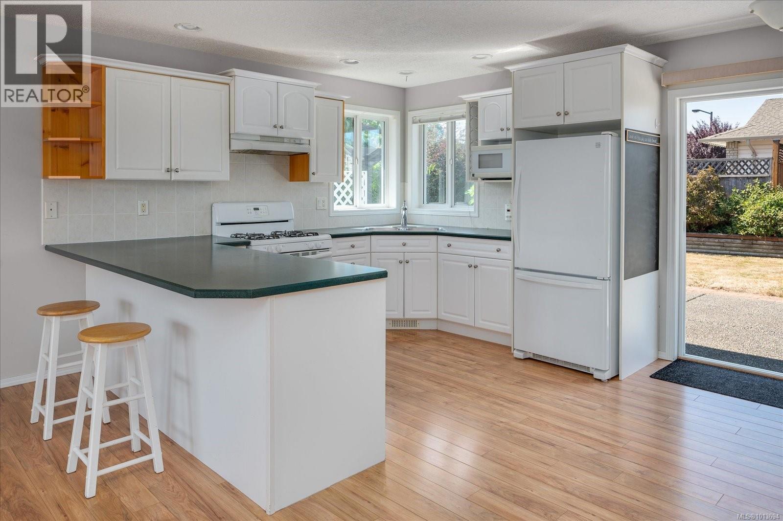 255 Strawberry Cres, Parksville