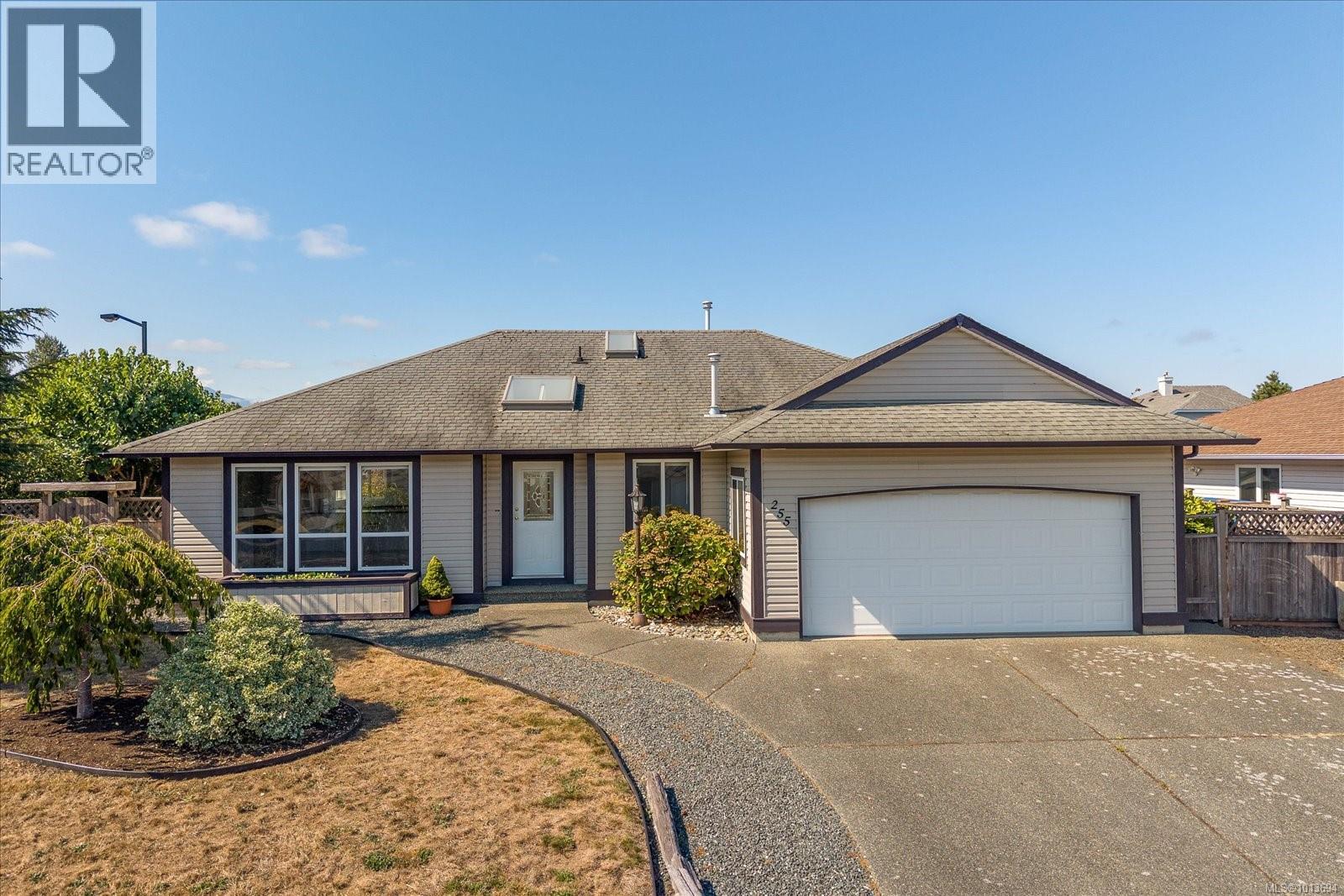 255 Strawberry Cres, Parksville