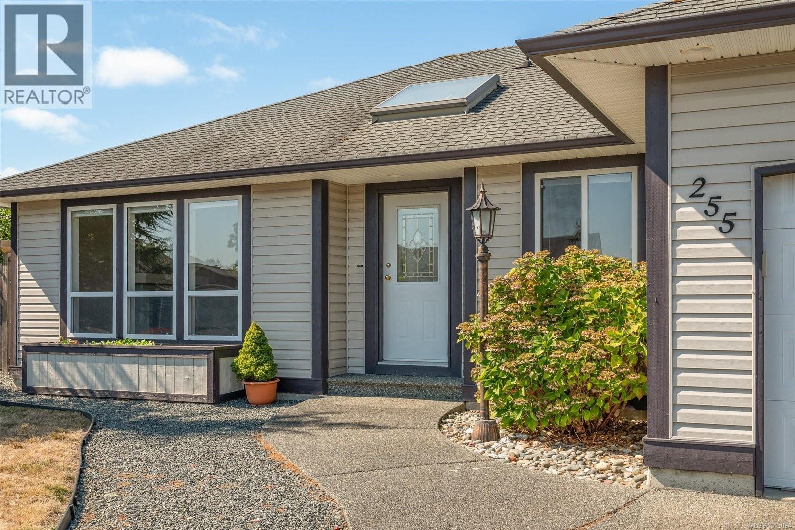 255 Strawberry Cres, Parksville