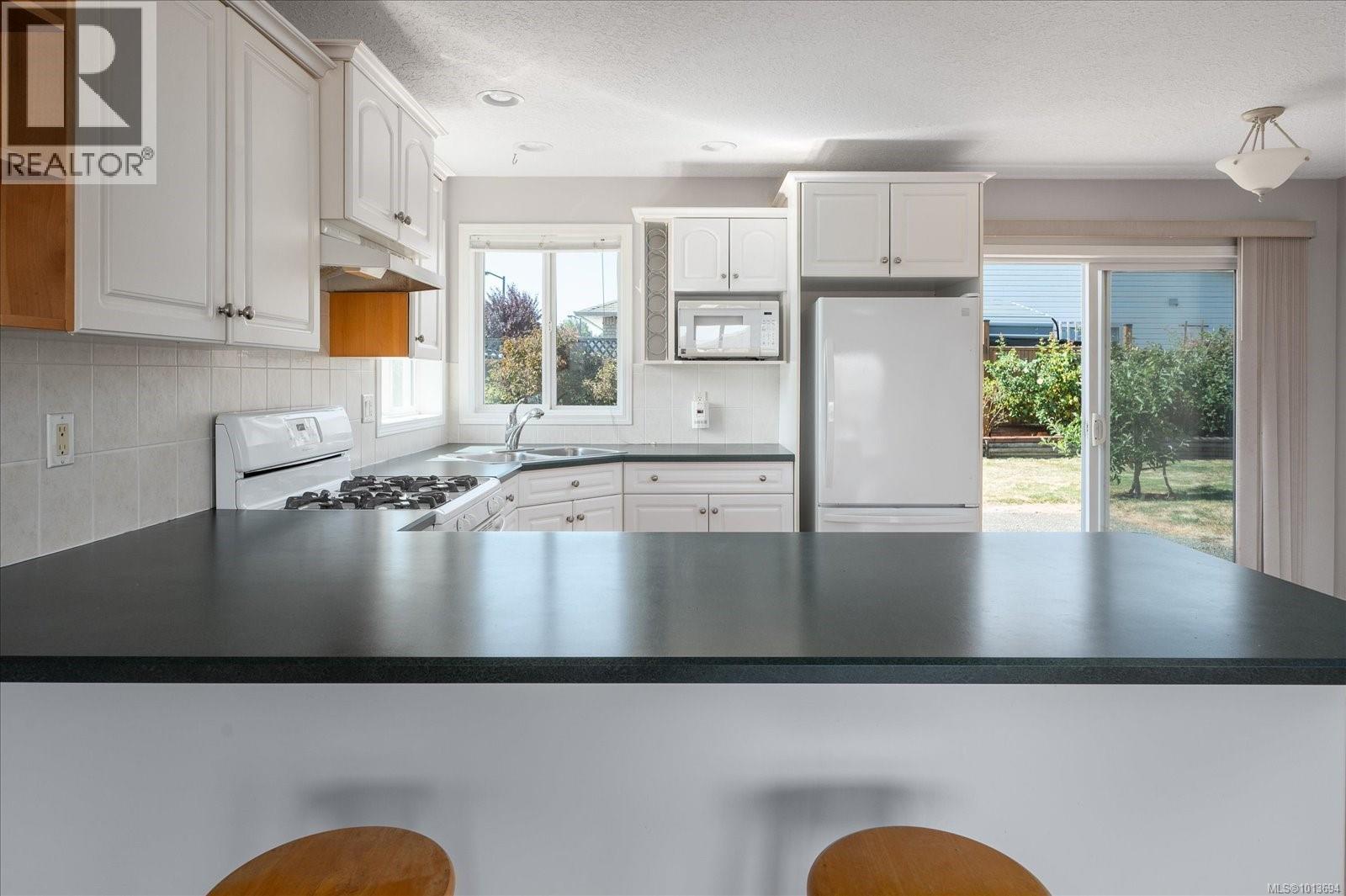 255 Strawberry Cres, Parksville