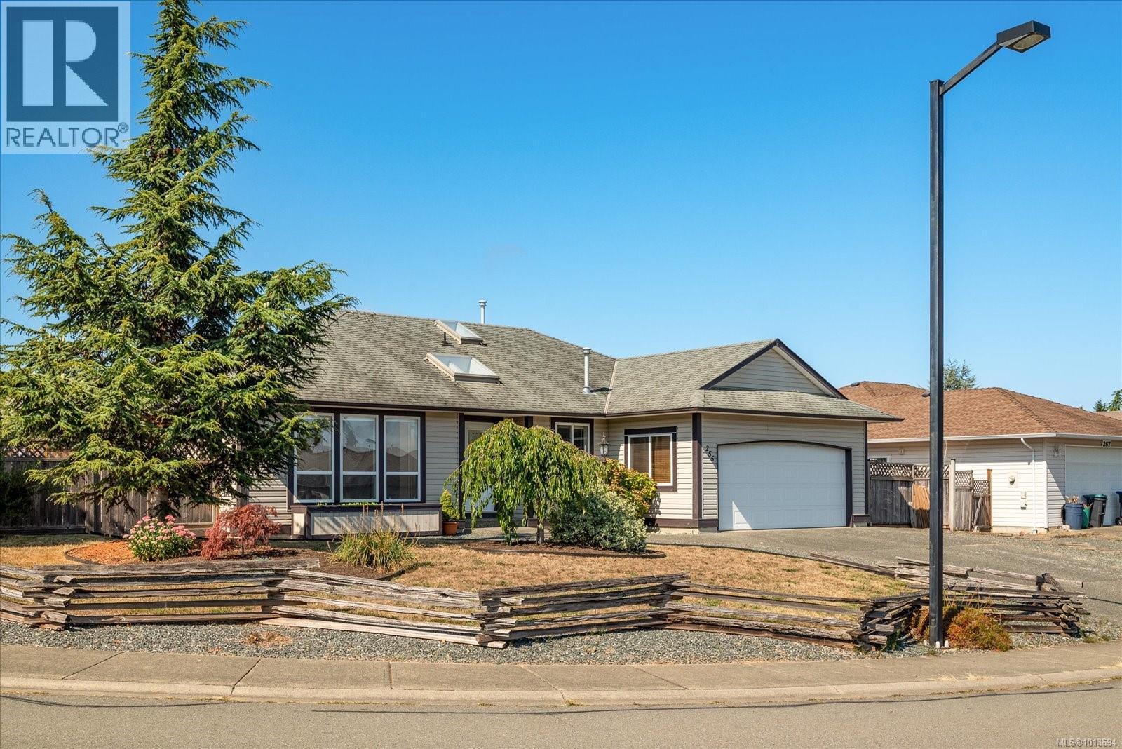 255 Strawberry Cres, Parksville