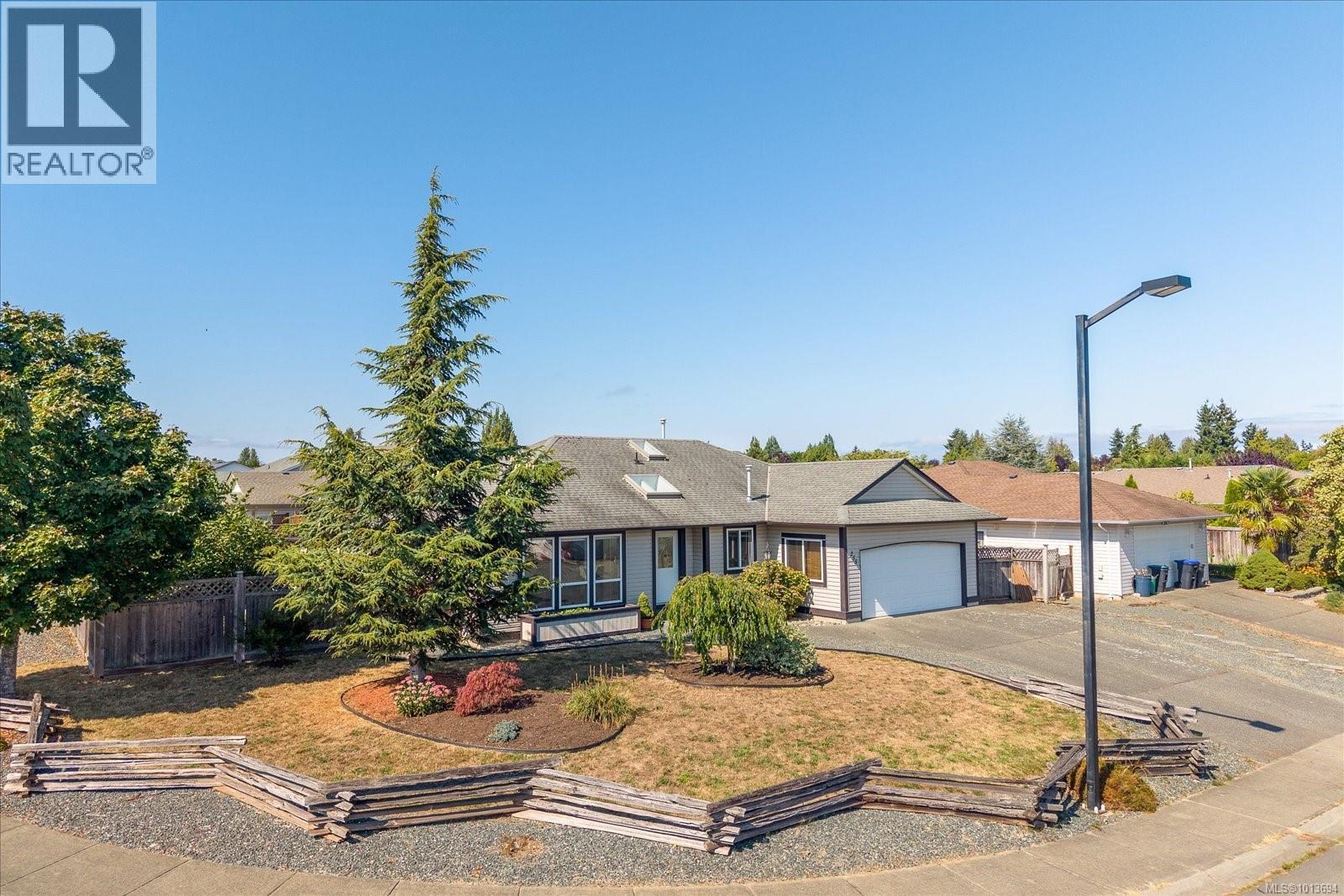 255 Strawberry Cres, Parksville