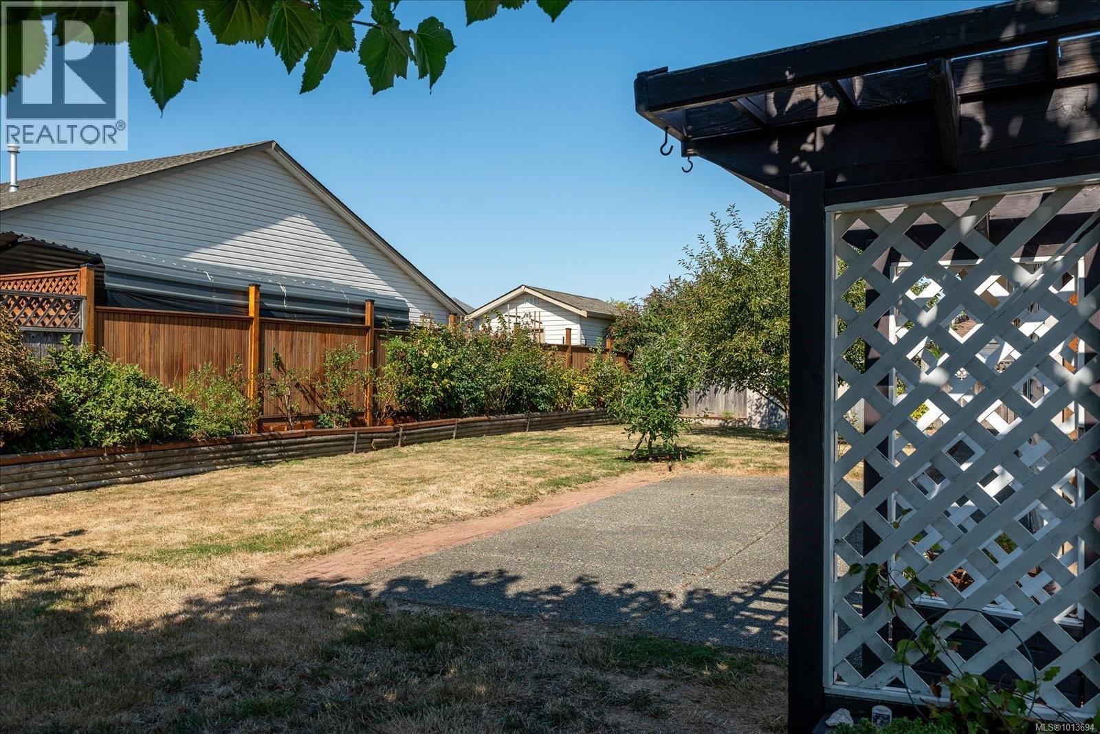 255 Strawberry Cres, Parksville