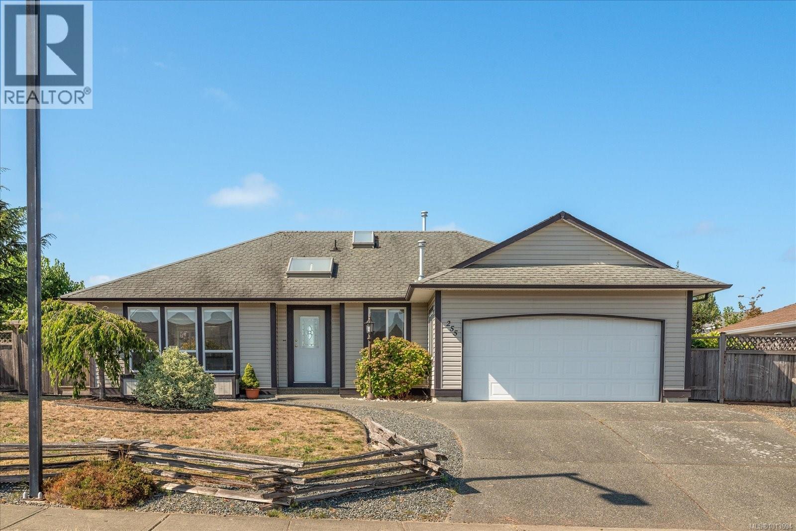 255 Strawberry Cres, Parksville