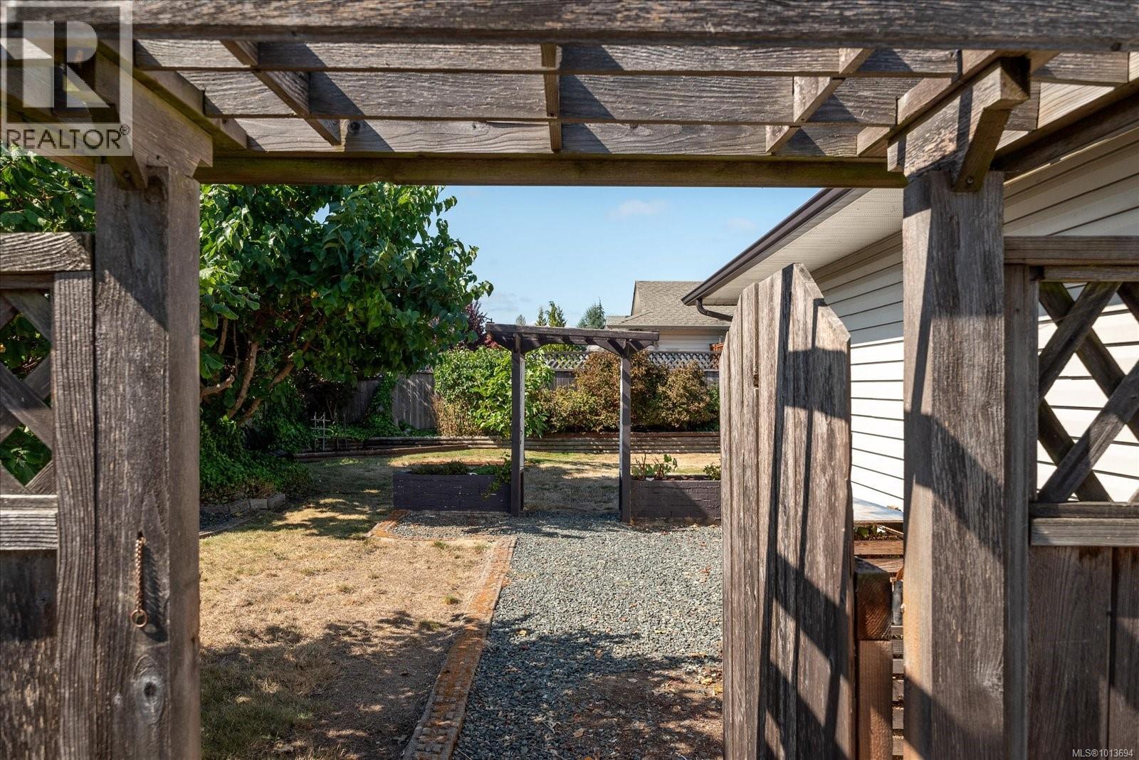 255 Strawberry Cres, Parksville