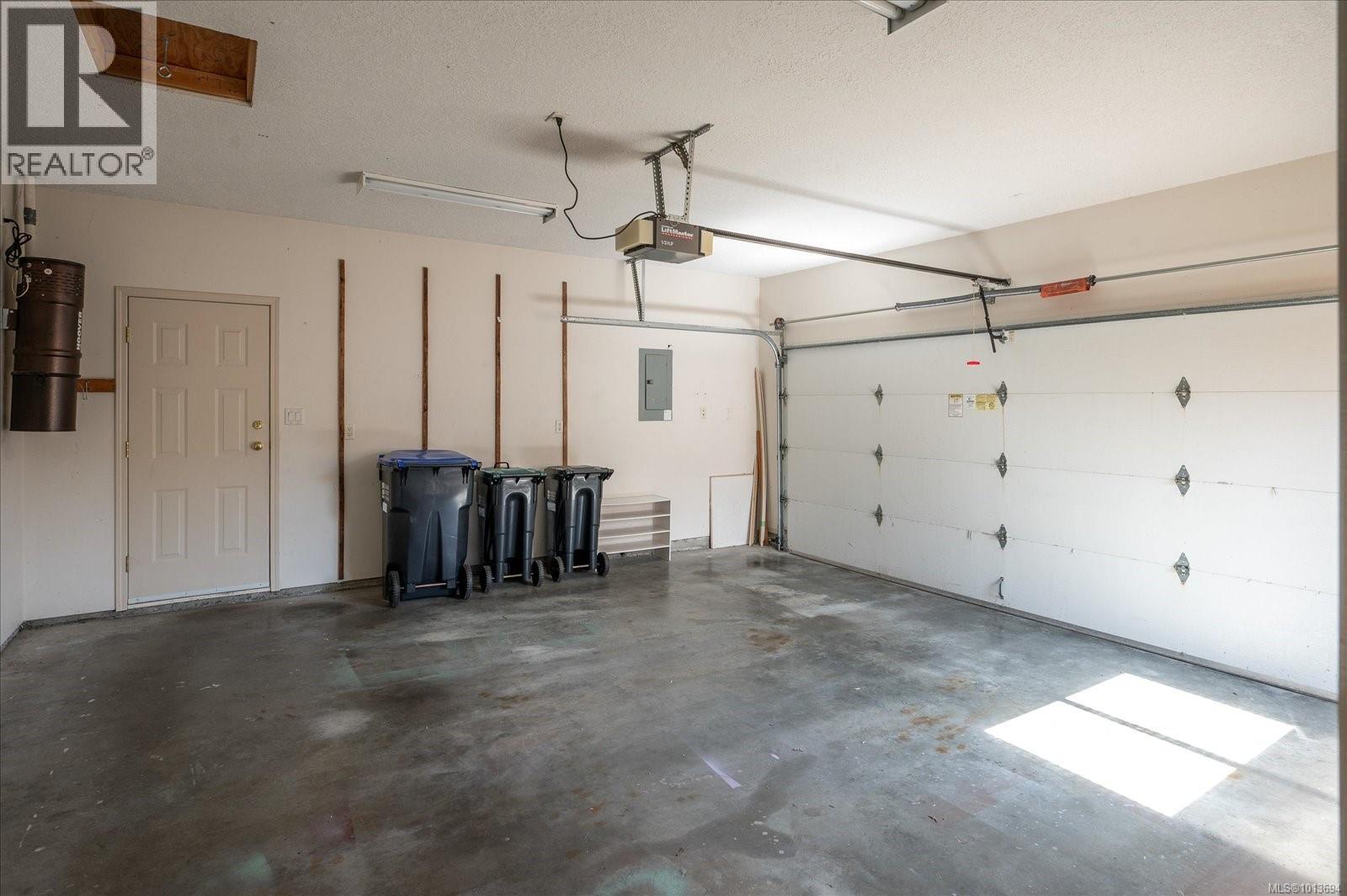 255 Strawberry Cres, Parksville