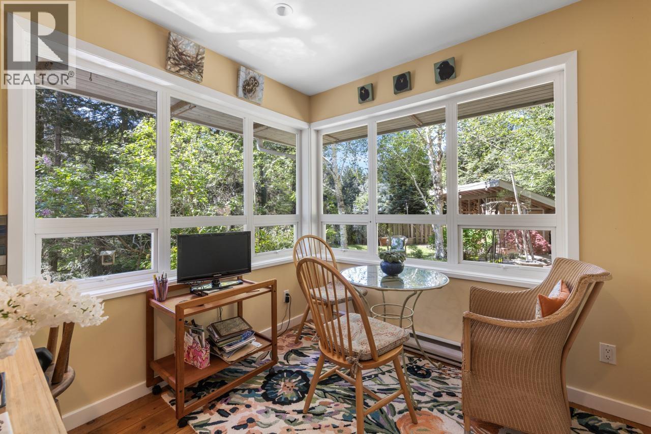 576 CATES HILL ROAD, Bowen Island