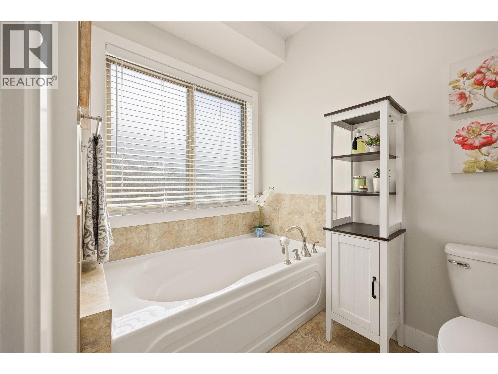  12860 Cliffshore Drive, Lake Country