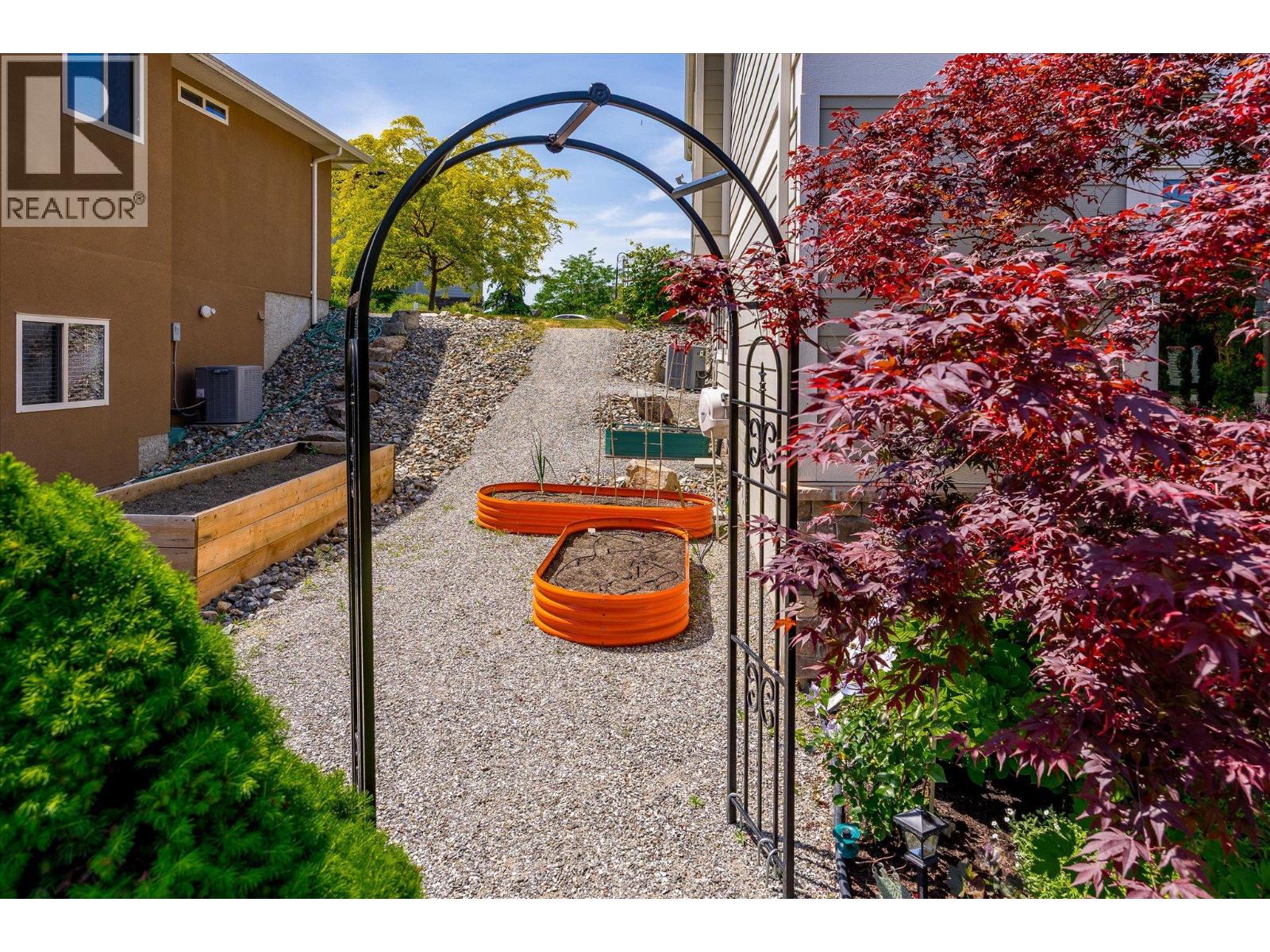  12860 Cliffshore Drive, Lake Country
