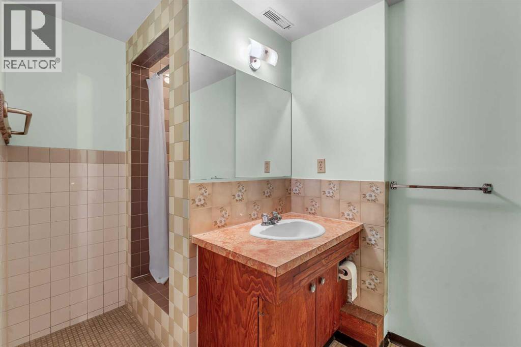 Multi-family House Bungalow for Sale in  /   Avenue SE Albert Park/Radisson Heights Calgary 