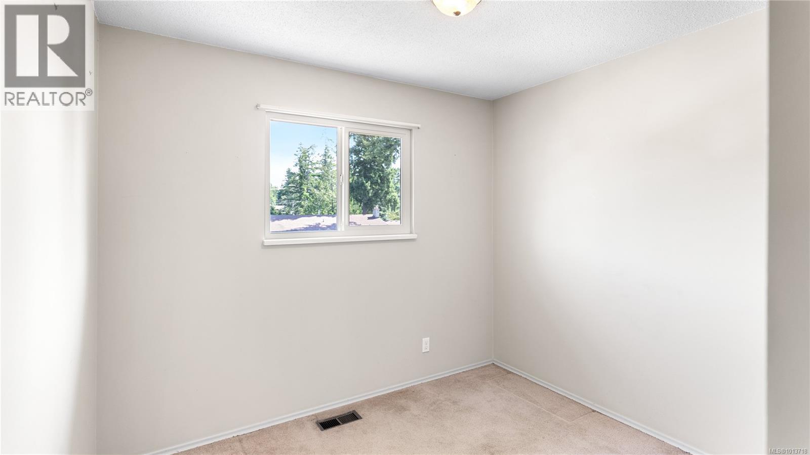 Single Family House for Sale in  Vanalman Ave Saanich 