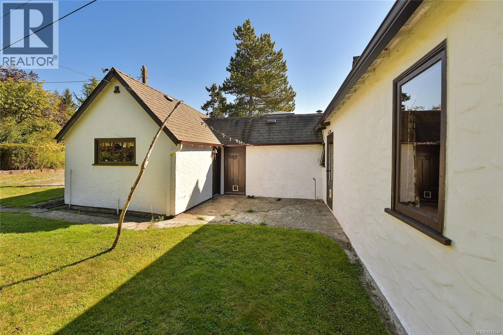 2173 Tryon Rd, North Saanich