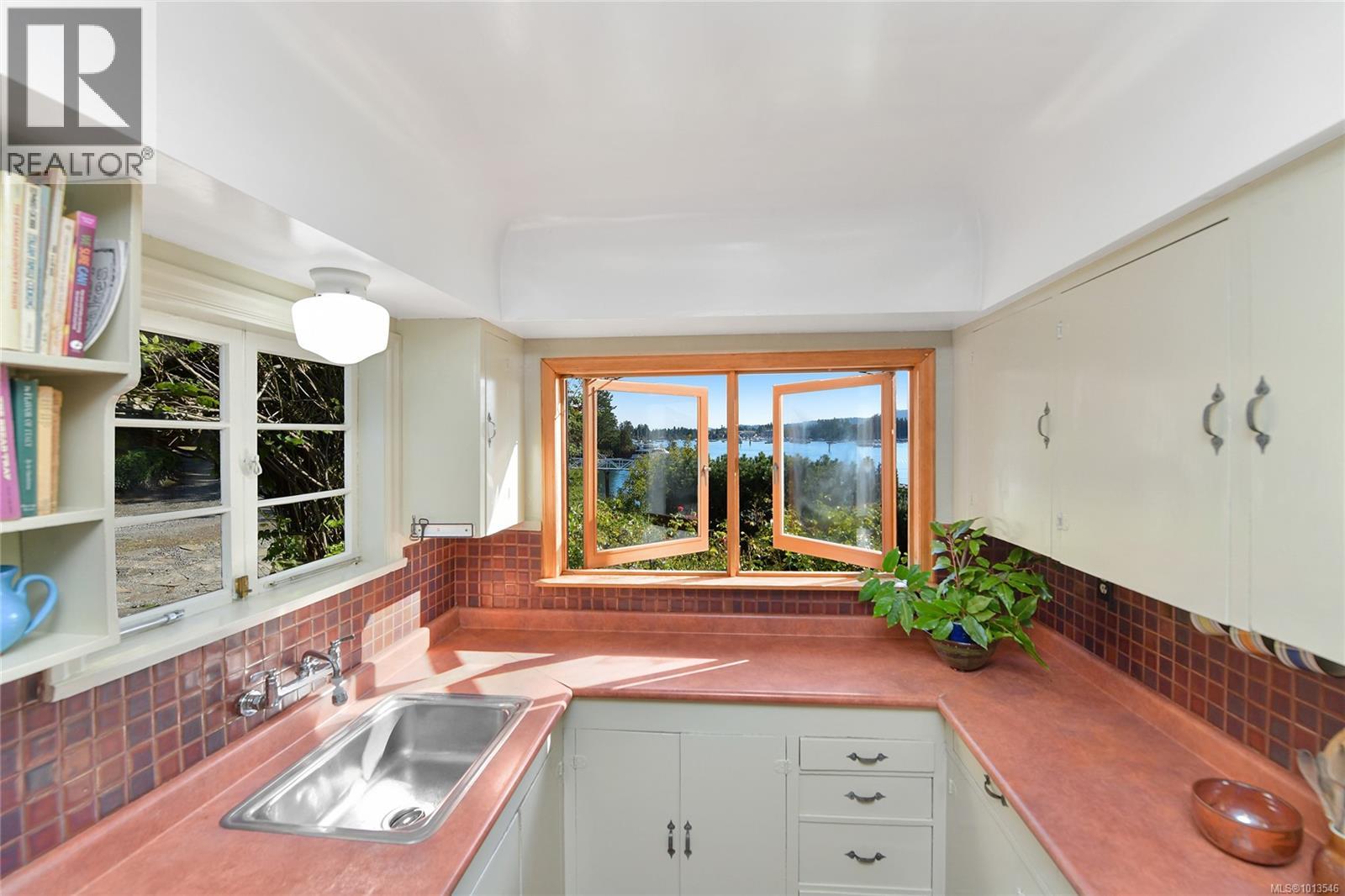 2173 Tryon Rd, North Saanich