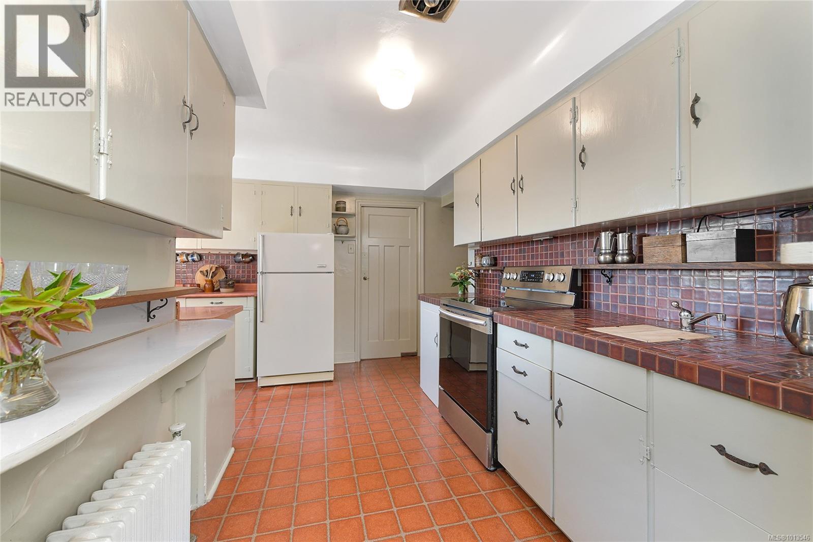 2173 Tryon Rd, North Saanich