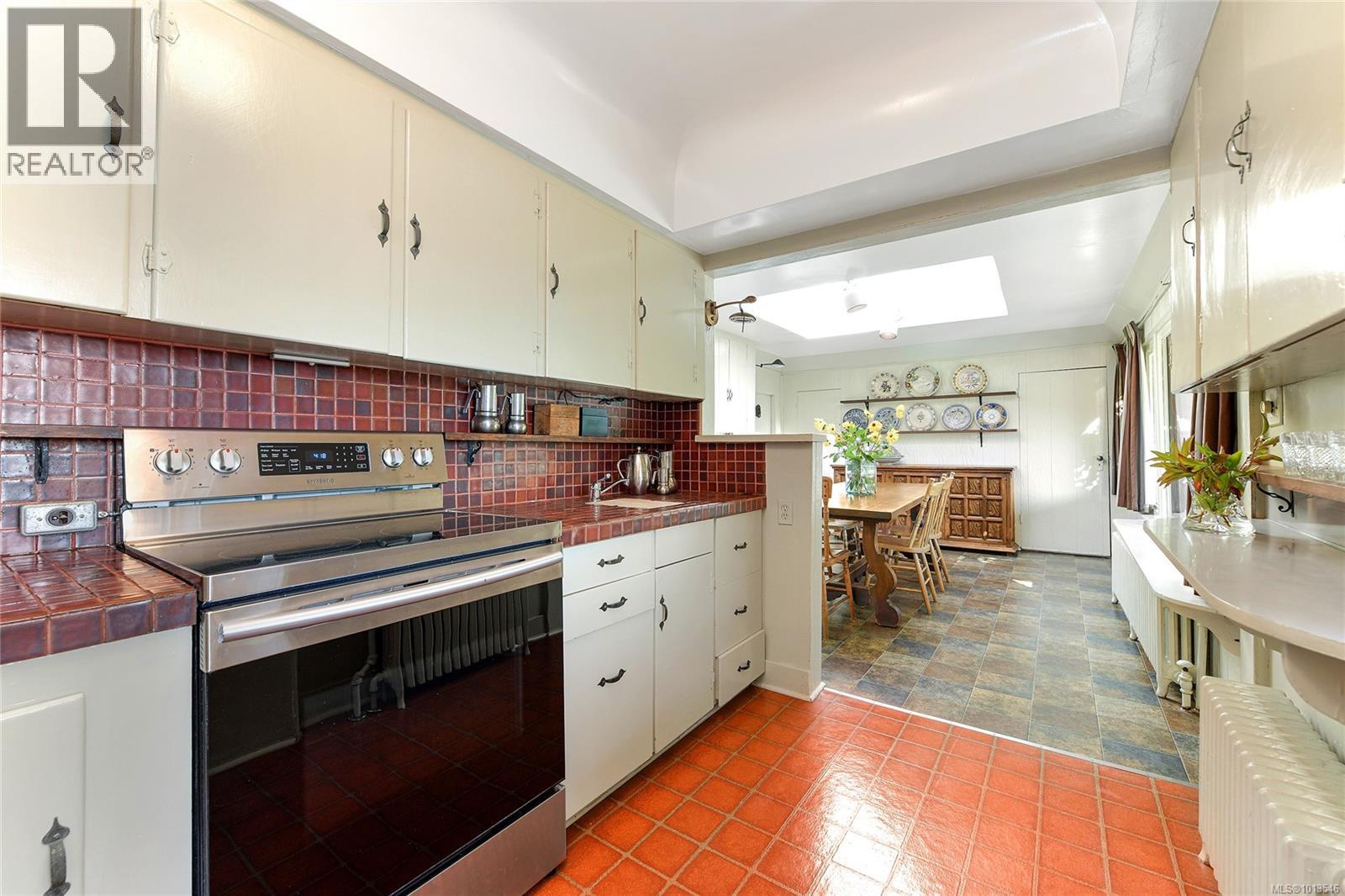 2173 Tryon Rd, North Saanich