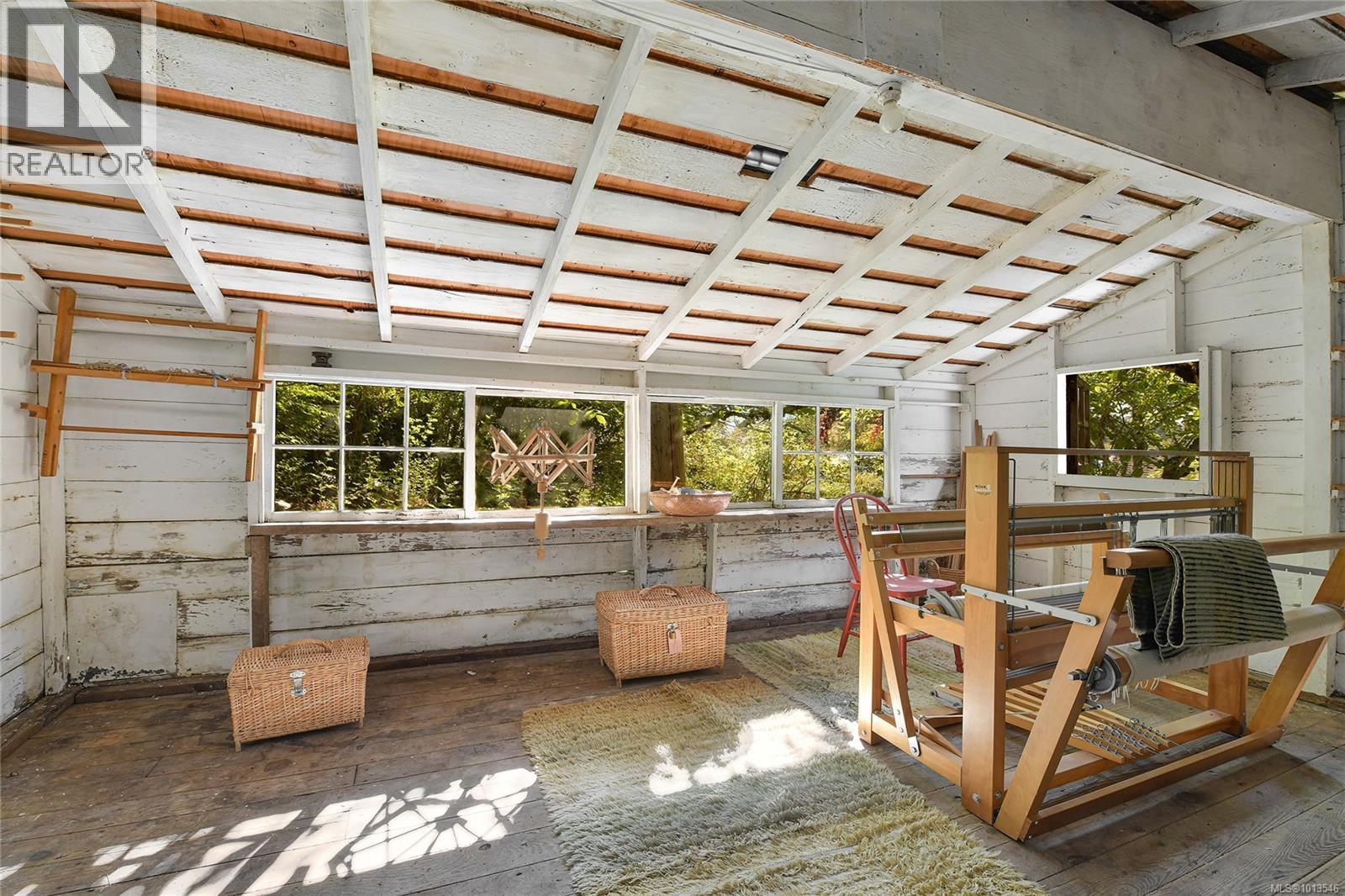 2173 Tryon Rd, North Saanich