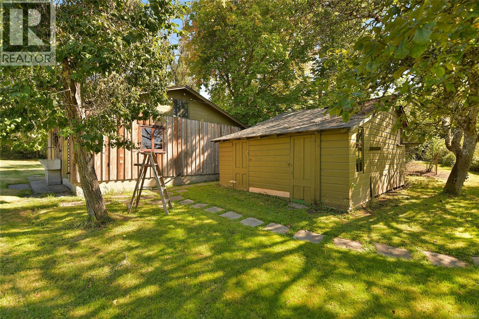 2173 Tryon Rd, North Saanich