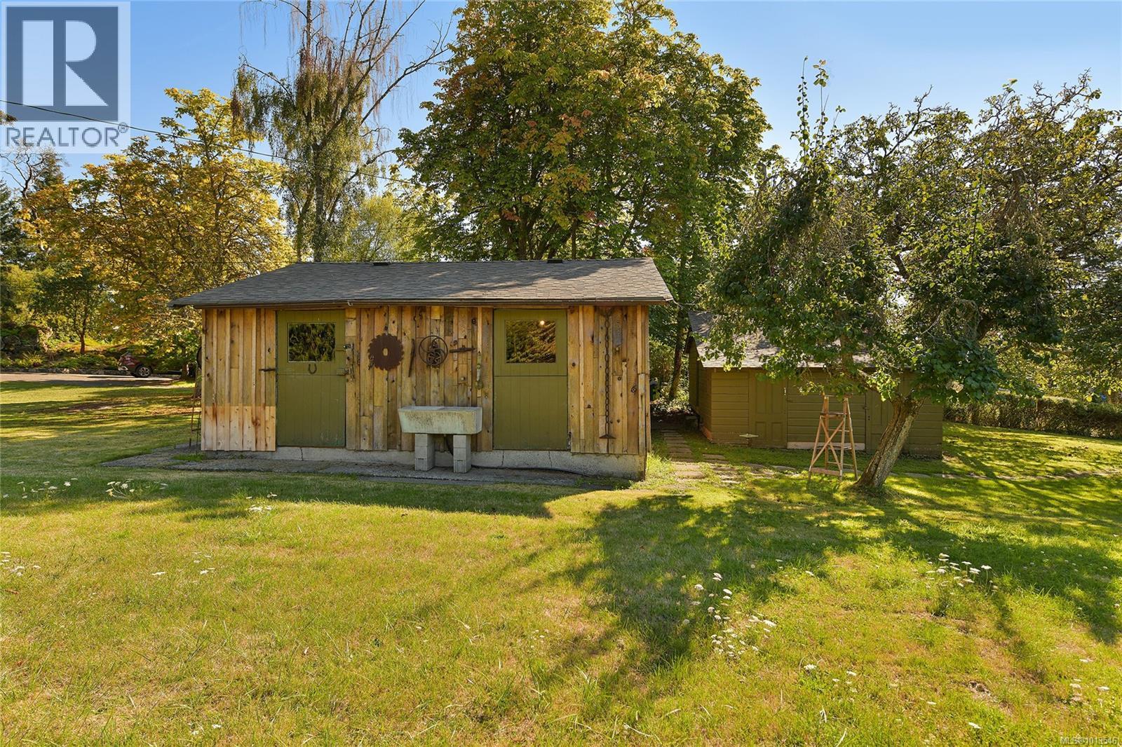 2173 Tryon Rd, North Saanich