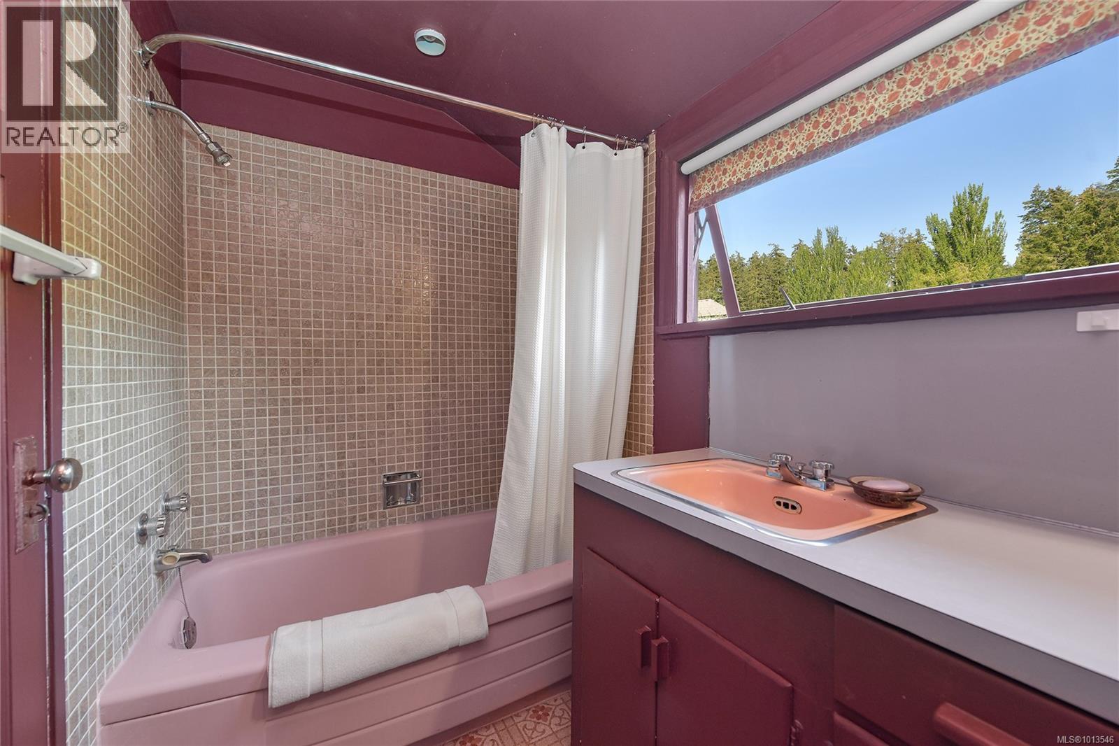 2173 Tryon Rd, North Saanich
