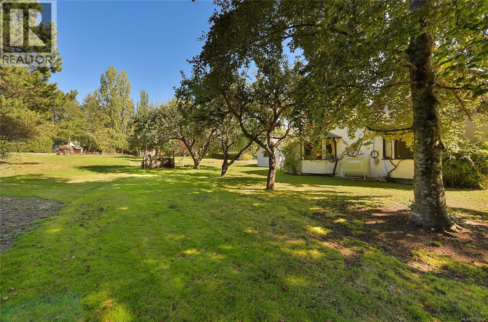 2173 Tryon Rd, North Saanich