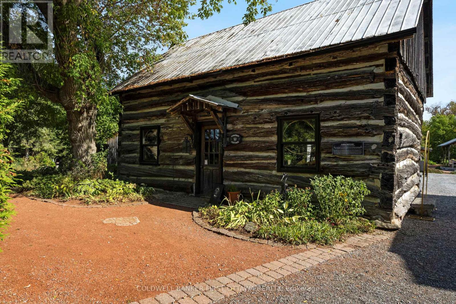 Comfrey Cottage - Gift Shop/Art Gallery