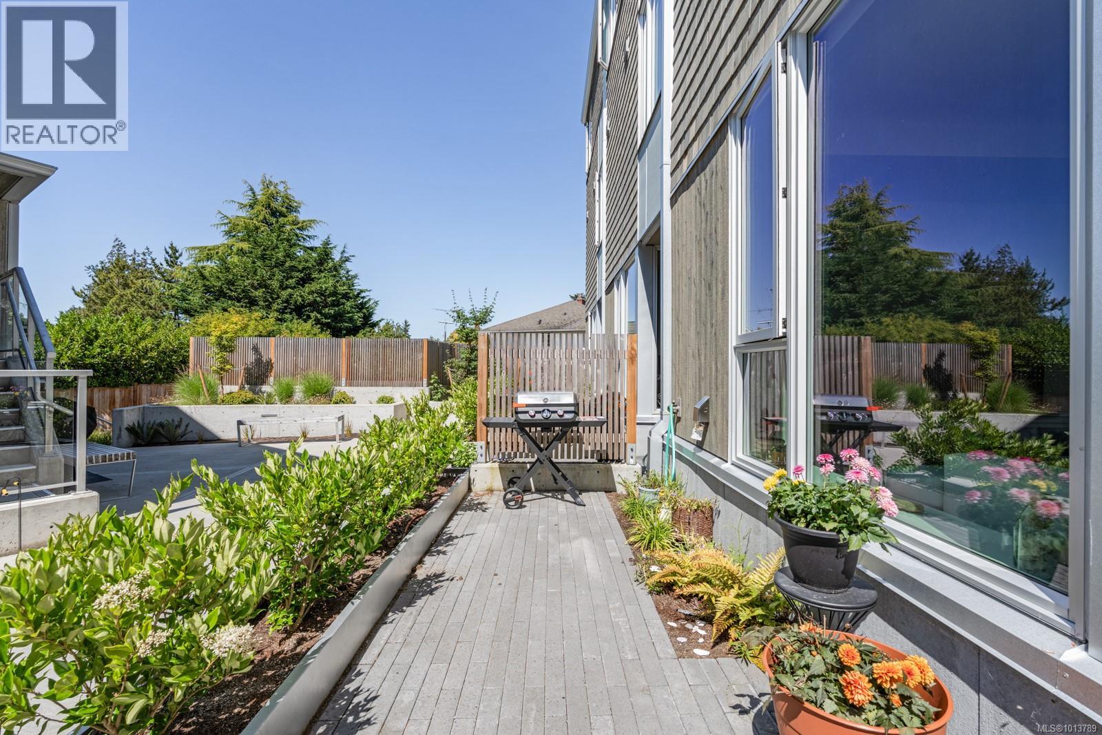 103 1720 Fairfield Rd, Victoria