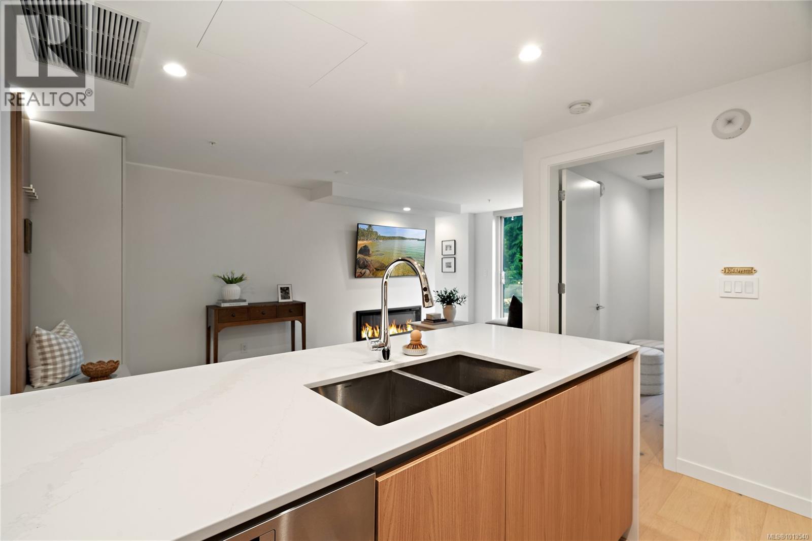222 2000 Hannington Road, Langford
