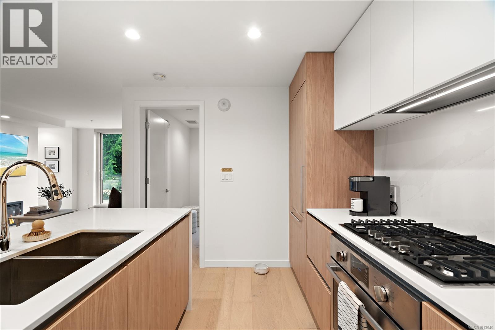 222 2000 Hannington Road, Langford