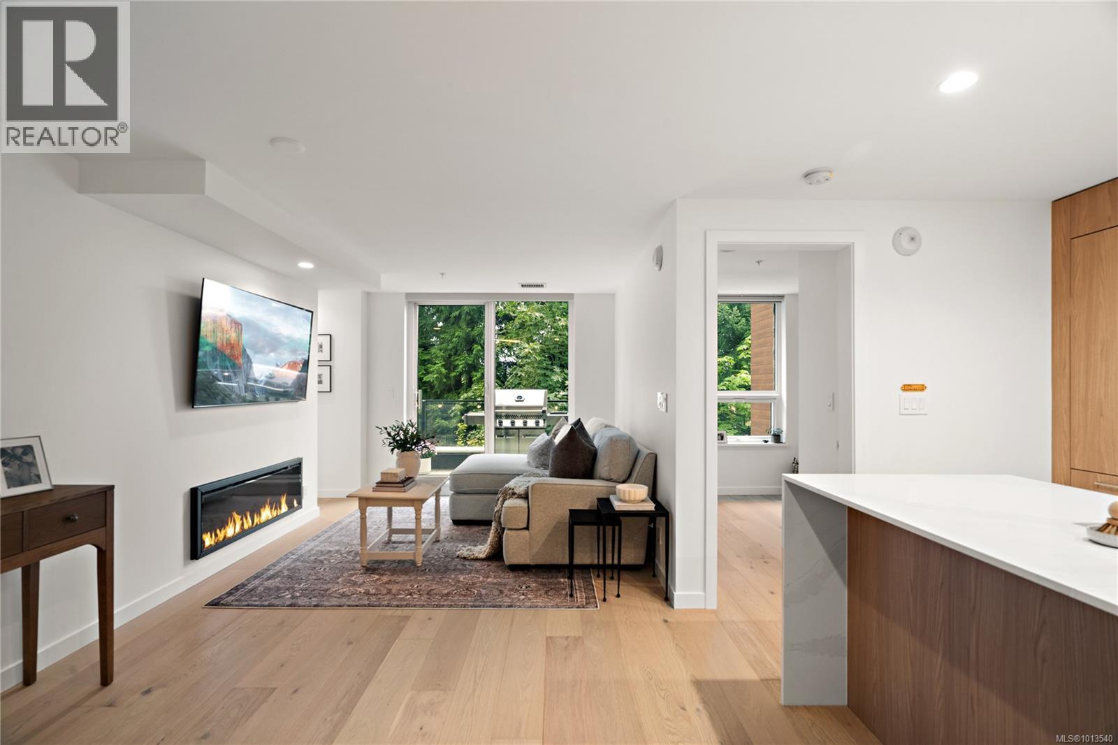 222 2000 Hannington Road, Langford