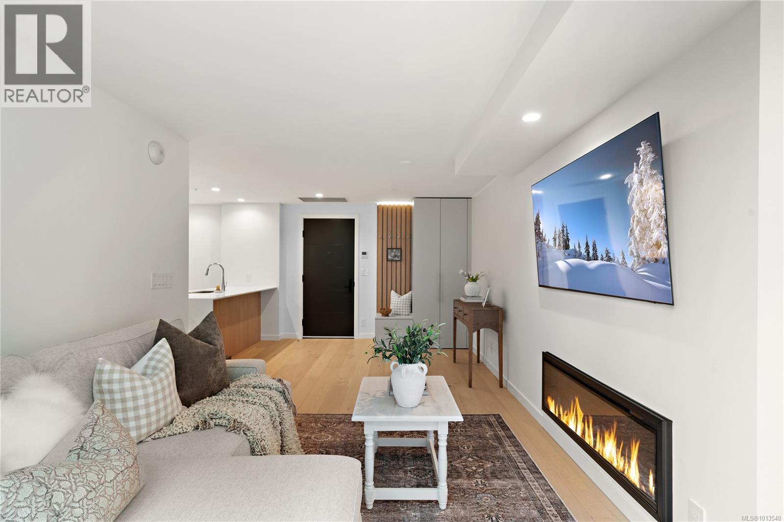 222 2000 Hannington Road, Langford
