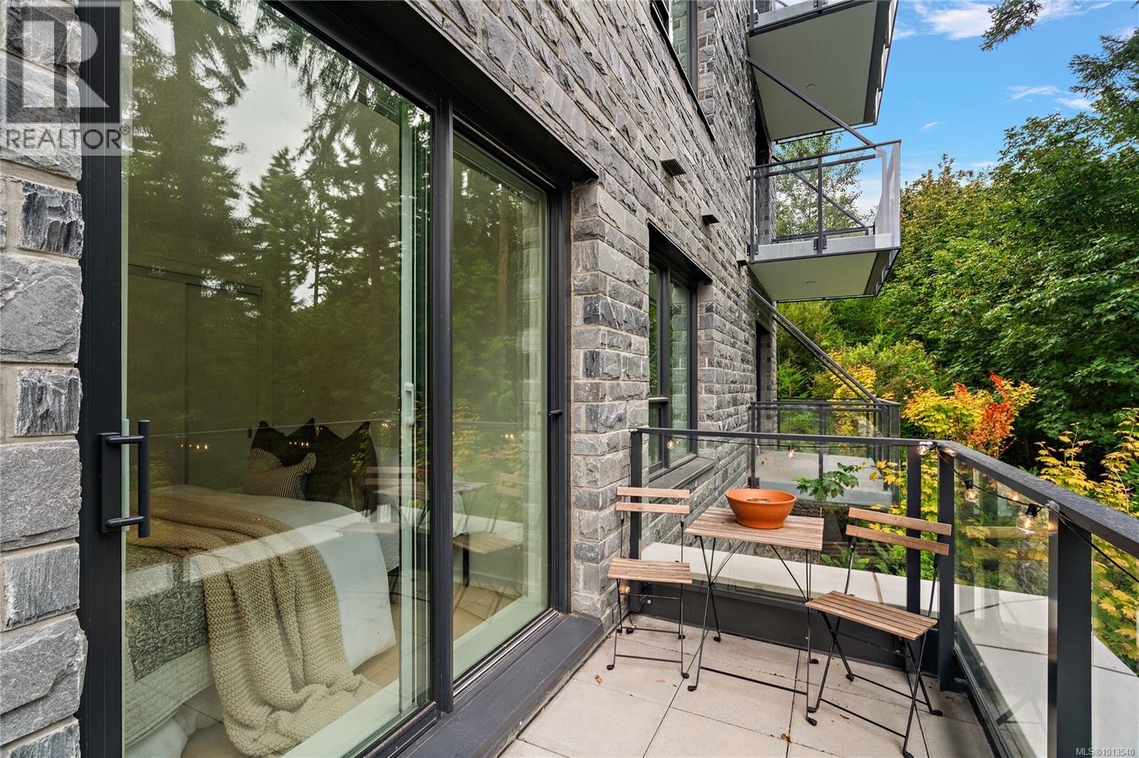 222 2000 Hannington Road, Langford