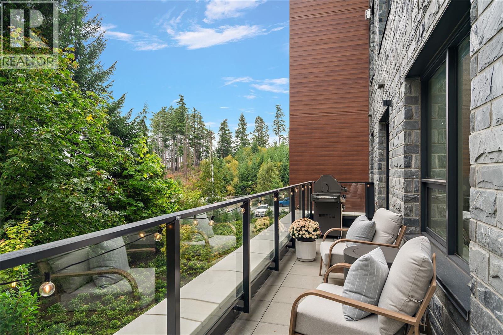 222 2000 Hannington Road, Langford