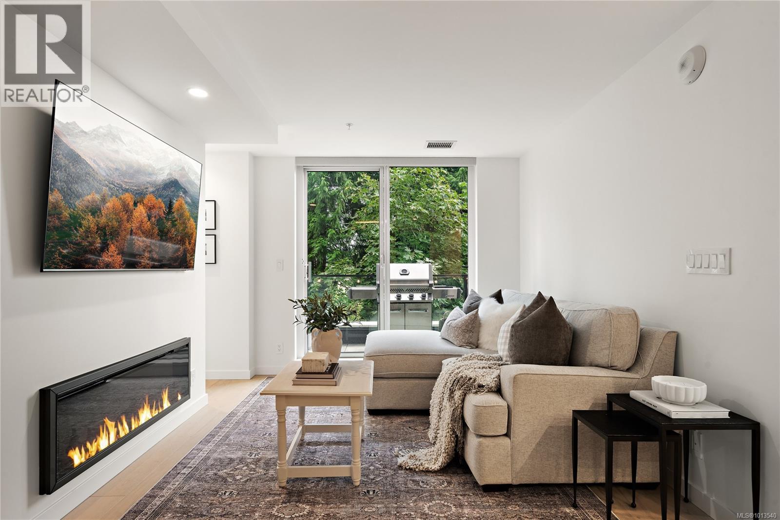 222 2000 Hannington Road, Langford