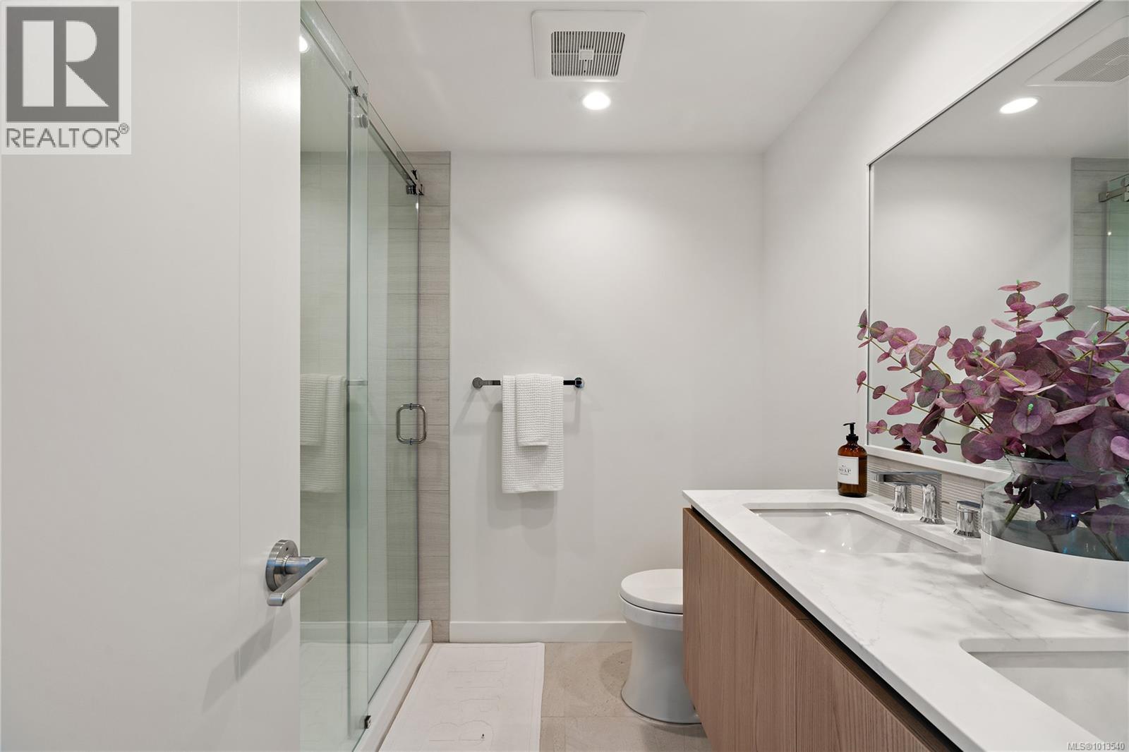 222 2000 Hannington Road, Langford