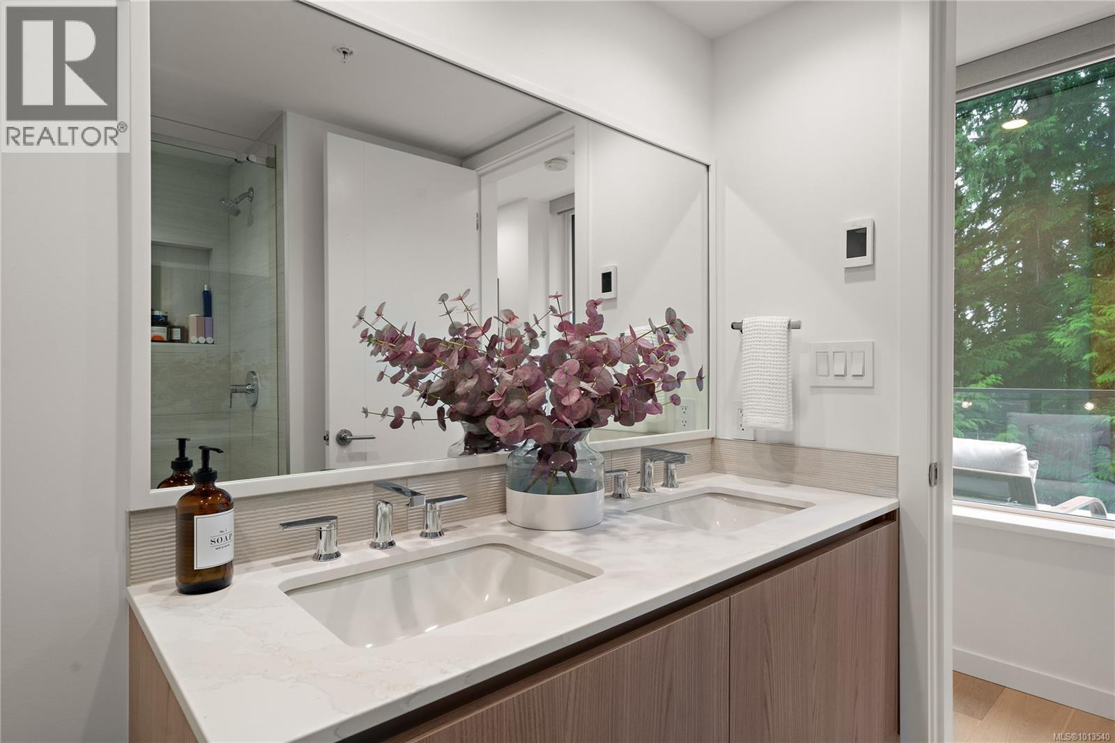 222 2000 Hannington Road, Langford