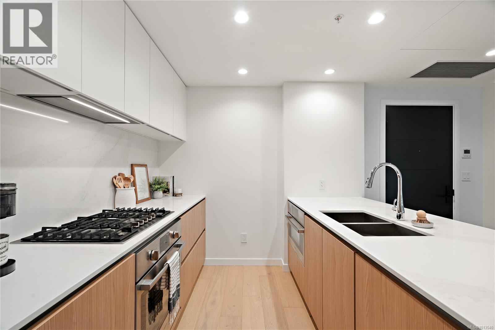 222 2000 Hannington Road, Langford