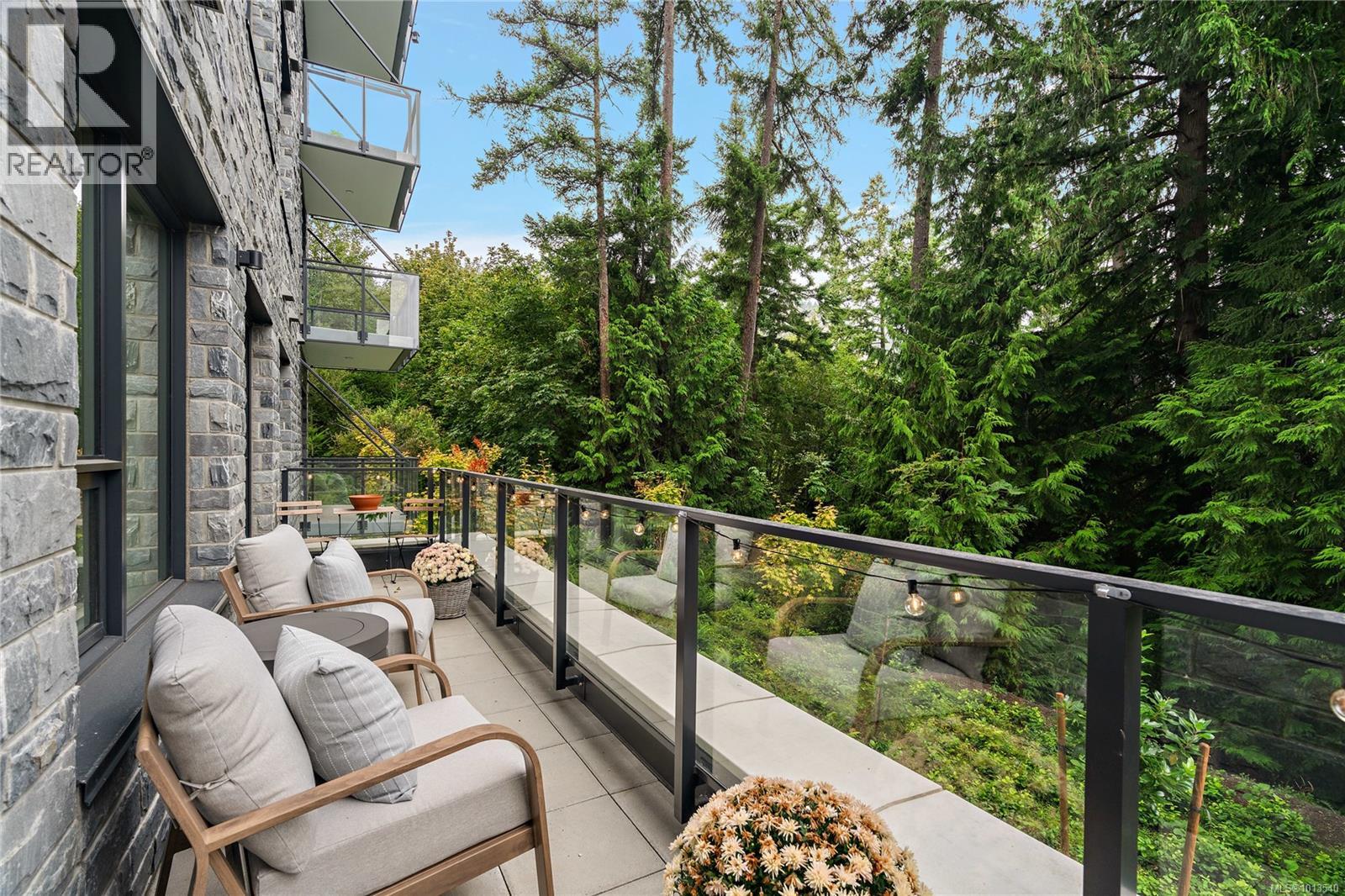 222 2000 Hannington Road, Langford