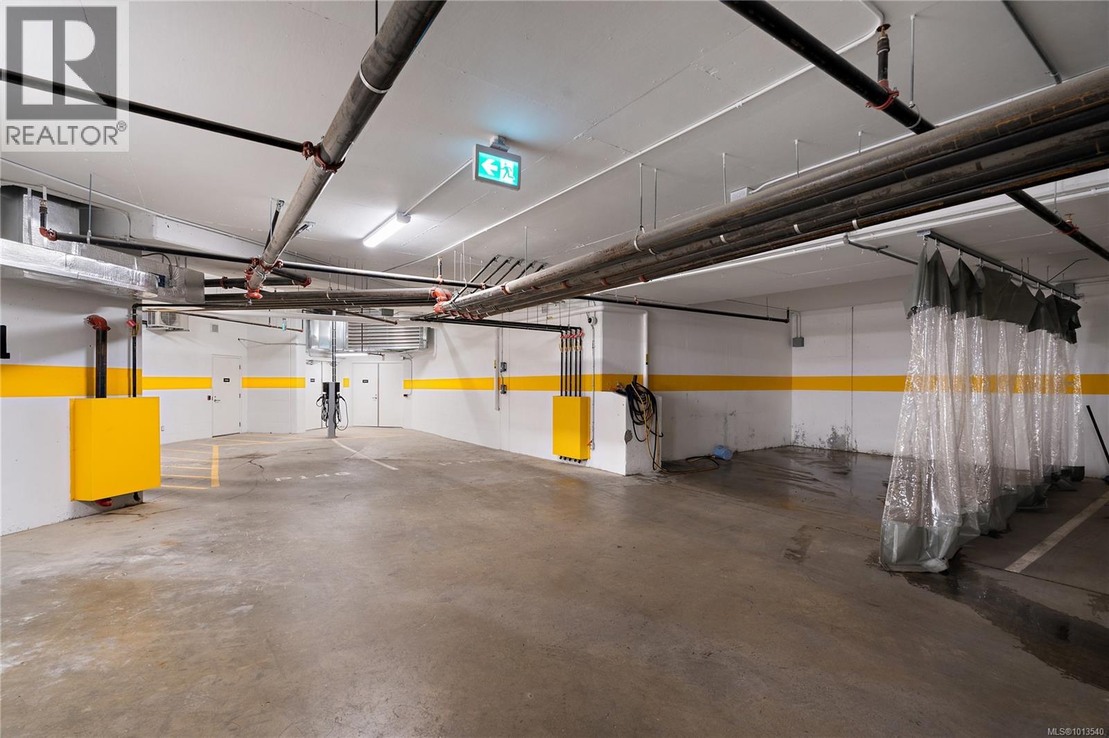 222 2000 Hannington Road, Langford