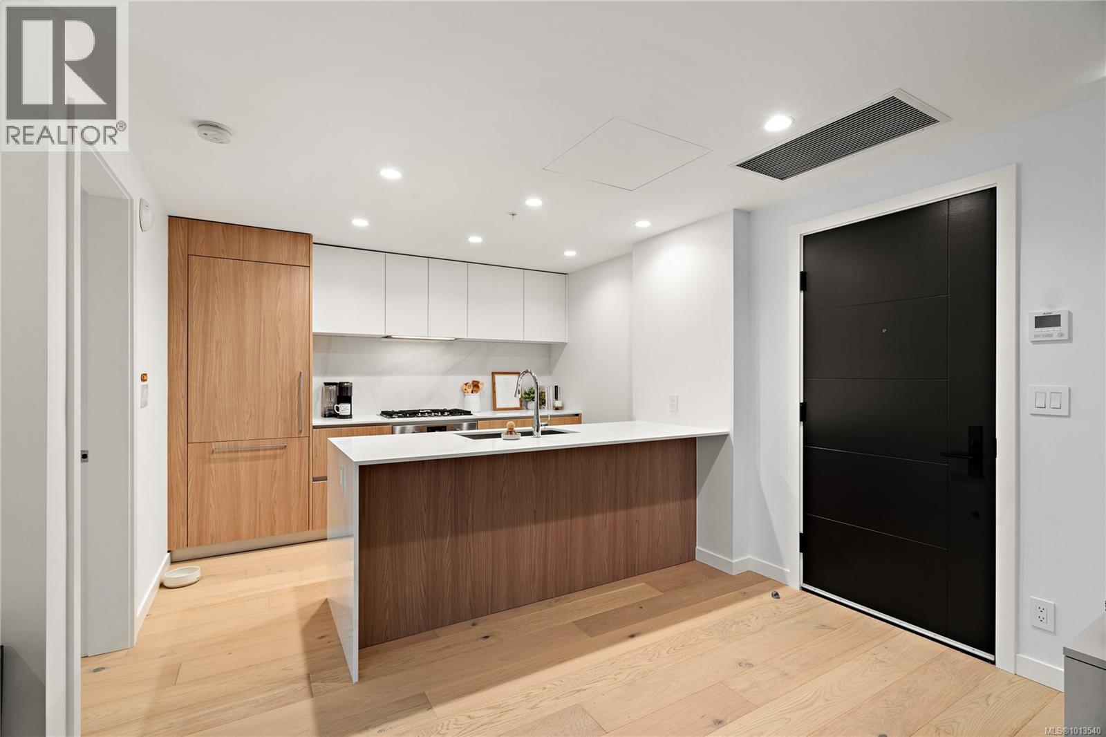 222 2000 Hannington Road, Langford