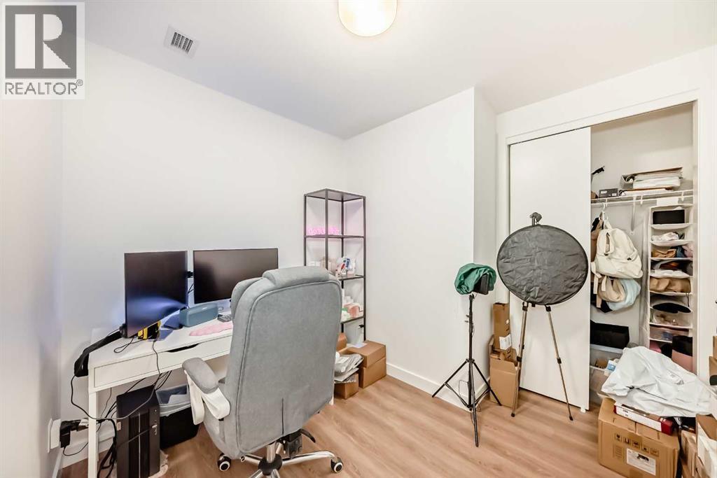 Single Family House for Sale in    Avenue SW Eau Claire Calgary 